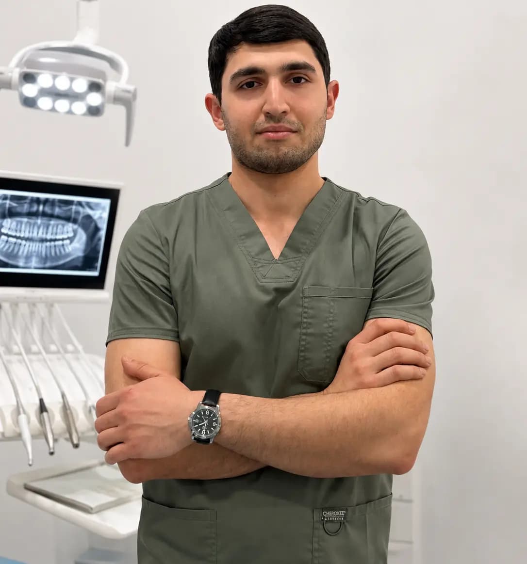 Կարեն Պողոսյան — Բժիշկ ստոմատոլոգ · «Դիենտե»-ի հիմնադիր և տնօրեն